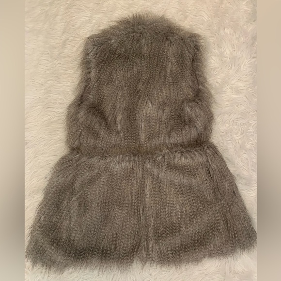 Zara faux fur vest, like new condition - Picture 2 of 4